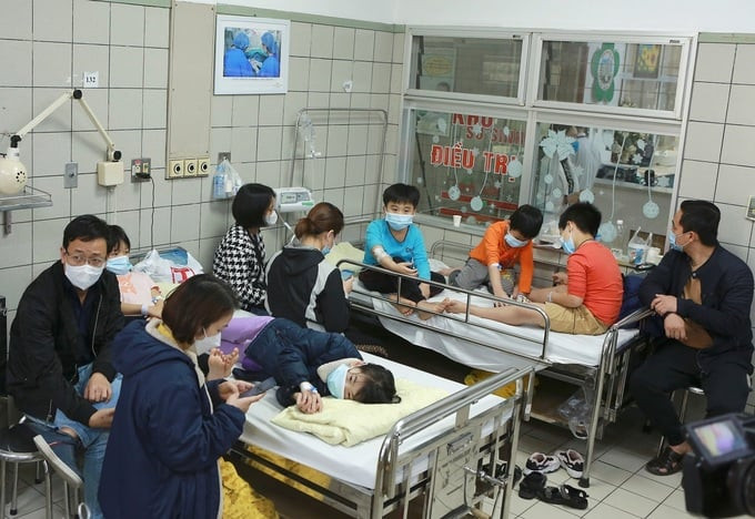 Hà Nội: Đã tìm ra nguyên nhân khiến 72 học sinh trường Tiểu học Kim Giang ngộ độc là từ món thịt gà