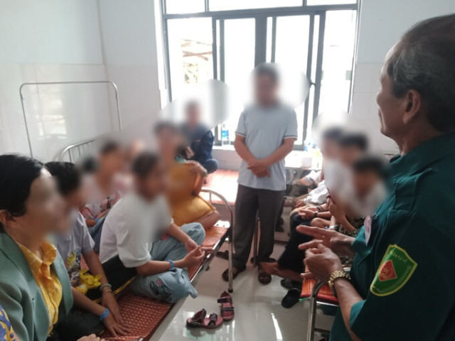 Quảng Nam: 18 học sinh bị ngộ độc sau khi ăn trái cây lắc và uống trà sữa