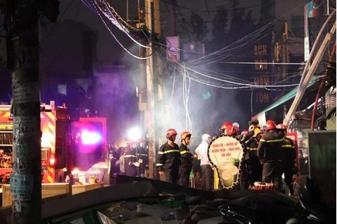 TP. HCM: Cháy cơ sở lưu trú trên Quốc lộ 13, lực lượng chức năng đã giải cứu được 39 người an toàn