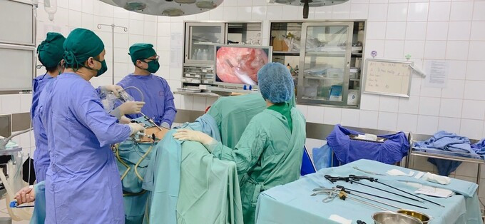 Hòa Bình phẫu thuật nội soi hoàn toàn trong ổ bụng cắt đại tràng Sigma và nạo vét hạch DII cho bệnh nhân ung thư đại trực tràng