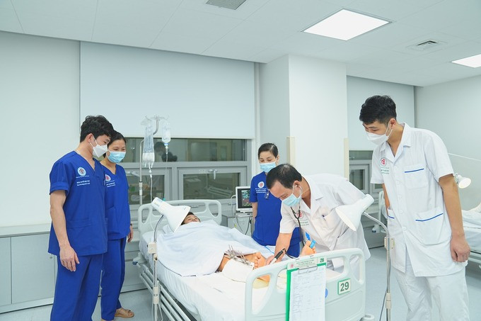 Phẫu thuật thành công nối lại 2 cẳng chân cho bệnh nhân bị tai nạn lao động