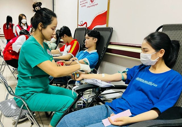 Ngày Toàn dân hiến máu tình nguyện 7/4: "Hiến giọt máu đào – Trao đời sự sống"
