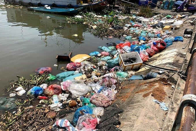 TP. HCM: “Người dân không xả rác ra đường và kênh rạch, vì Thành phố sạch, xanh và thân thiện môi trường”
