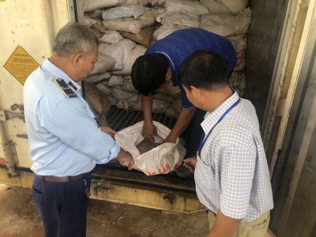 Đồng Nai phát hiện Công ty TNHH sản xuất thương mại và dịch vụ thực phẩm Sơn Hảo chứa số lượng lớn thực phẩm không rõ nguồn gốc