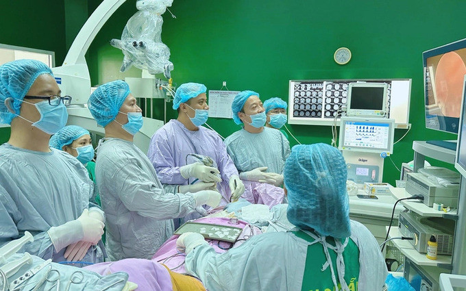 Đà Nẵng phẫu thuật thành công nội soi qua hốc mắt cho bệnh nhân có khối u màng não