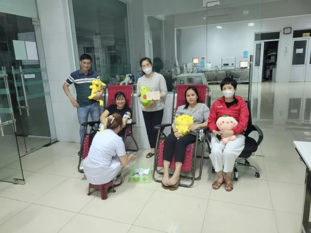 Quảng Ninh: 5 tình nguyện viên xuyên đêm, vượt hàng chục km để hiến máu cứu người