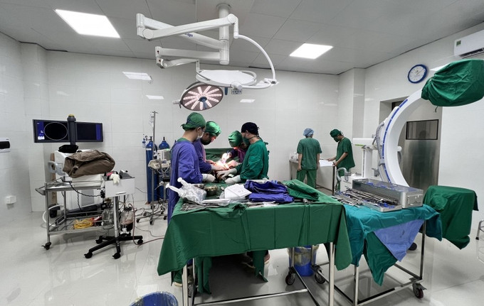 Hà Nội phẫu thuật thành công giúp đôi chân của một thanh niên 19 tuổi đi lại bình thường sau tai nạn giao thông