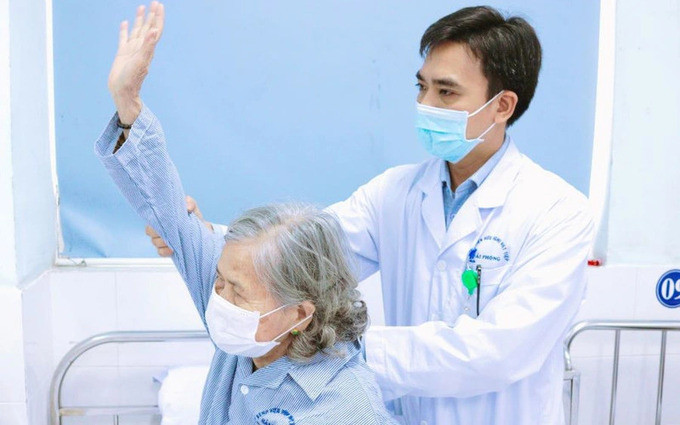 Bệnh đau vai gáy thường xuất hiện một cách bất ngờ, đột ngột và không báo trước