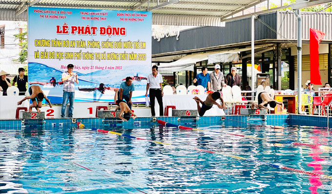 Thừa Thiên Huế: Thị xã Hương Thủy phát động chương trình bơi an toàn, phòng, chống đuối nước trẻ em