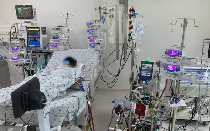 TP. HCM: Bệnh nhi 8 tuổi bị viêm cơ tim, viêm màng ngoài tim tối cấp, sốc tim, rối loạn nhịp tim nặng