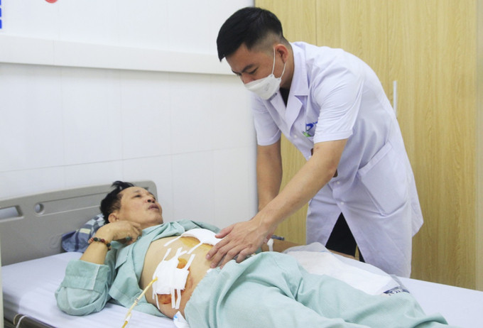 Quảng Ninh cấp cứu một trường hợp bị thủng dạ dày - tá tràng hiếm gặp