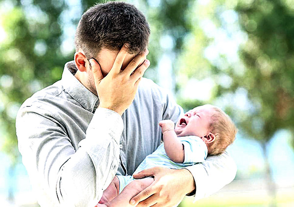 Nam giới cũng dễ trầm cảm sau sinh như phụ nữ