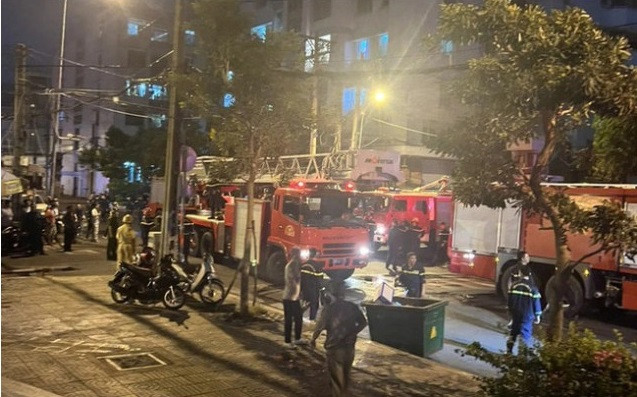 TP. HCM: Cứu thoát 19 nạn nhân khỏi đám cháy tại một căn hộ thuộc chung cư quận 10