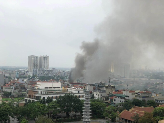 Hà Nội xảy ra cháy lớn tại nhà dân ở quận Hoàng Mai