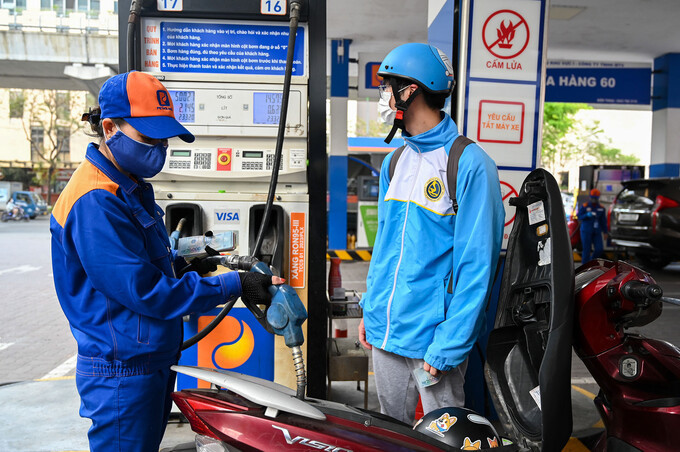 Giá xăng giảm hơn 1.300 đồng/lít từ 15h chiều hôm nay ngày 4/5