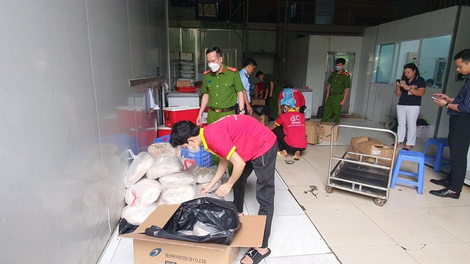 Hà Nội phát hiện và thu giữ hơn 5 tạ đùi gà, gà ủ muối, mỡ lợn đông lạnh không rõ nguồn gốc xuất xứ
