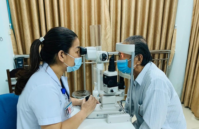 Quảng Trị: Một bệnh nhân bị mù đột ngột được cứu chữa thành công