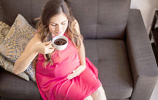 Thai phụ tiêu thụ nhiều caffein, con dễ bị béo phì