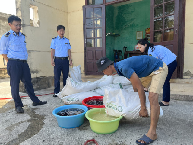 Quảng Bình phát hiện và tiêu hủy 500kg đường kính nhập lậu