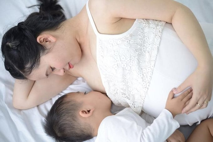 Những điều cần lưu ý nuôi con bằng sữa mẹ khi mang thai