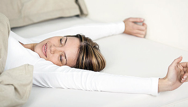 Ngủ không nằm gối cũng mang lại nhiều lợi ích cho sức khỏe