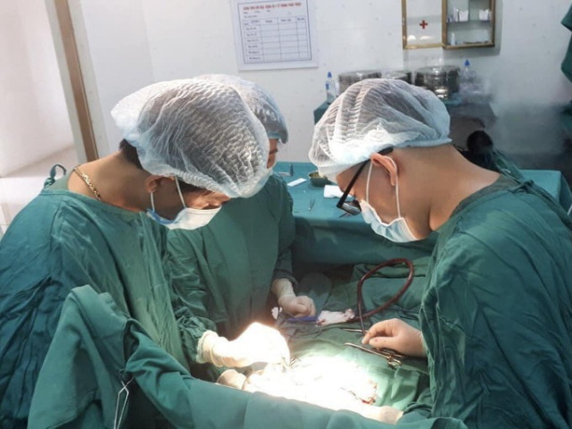 Hà Giang: Giám đốc bệnh viện vừa hiến máu vừa tham gia cấp cứu bệnh nhân nguy kịch