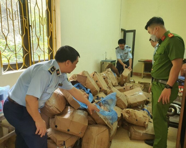 Lào Cai tạm giữ 1,5 tấn chân lợn không rõ nguồn gốc xuất xứ