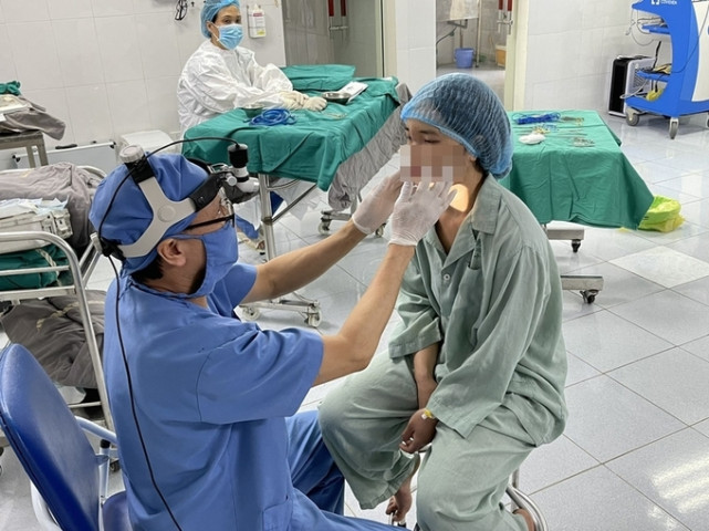 Lào Cai: Cảnh báo bị biến chứng do tiêm "tai Phật", tiêm filler nâng mũi