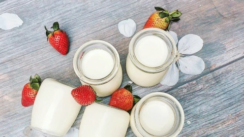 Sự khác nhau khi tiêu thụ sữa tươi và sữa chua mỗi ngày