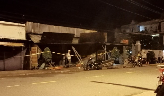 Tiền Giang xảy ra cháy lớn tại 2 ki ốt buôn bán quần áo và phụ kiện điện thoại