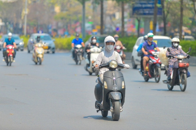 Dự báo thời tiết ngày 31/5: Bắc Bộ nắng nóng gay gắt, Nam Bộ có mưa rào và dông