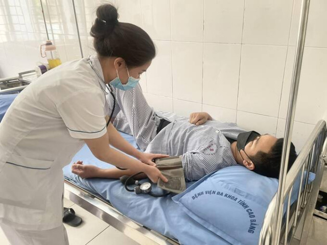 Cao Bằng: Một người đàn ông bị dị ứng, sốc phản vệ sau khi ăn ve sầu phải nhập viện cấp cứu