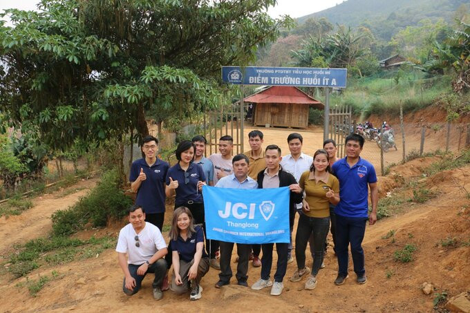 Hành trình gieo con chữ đến với trẻ em vùng cao