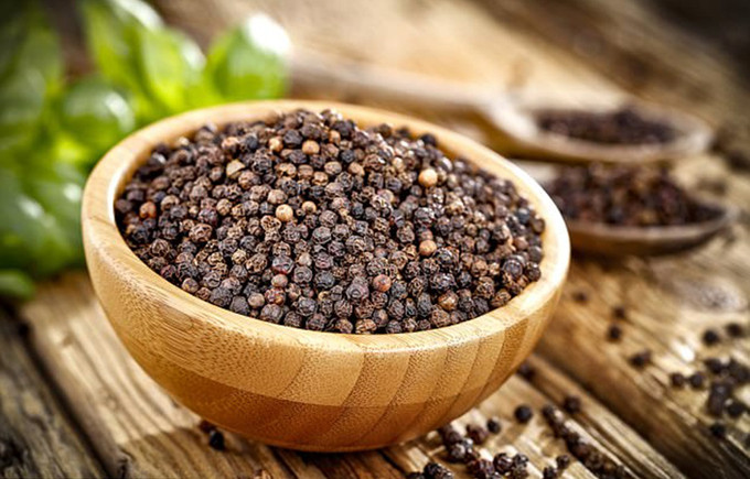 Hạt tiêu đen là nguyên liệu tự nhiên có thể chống béo phì
