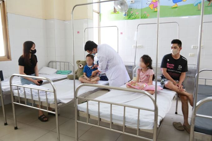 Quảng Ninh: Nhiều trường hợp bệnh nhi mắc viêm phổi phải nhập viện điều trị