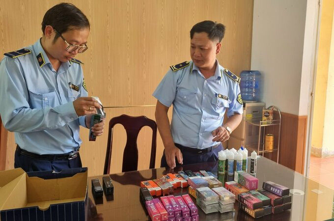 Gia Lai tiếp tục kiểm tra và xử phạt 1 cá nhân kinh doanh thuốc lá thế hệ mới nhập lậu