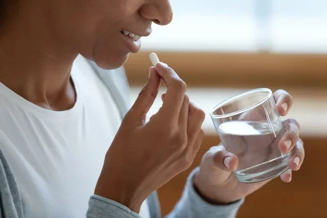 Cách dùng và tác dụng phụ của Fluconazole