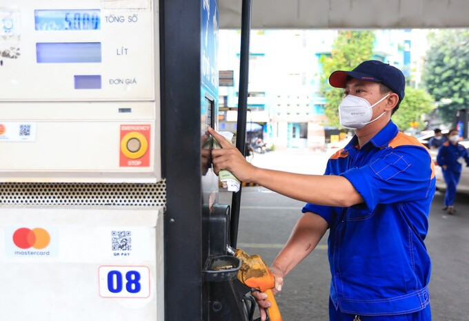 Giá xăng giữ nguyên tăng, giá dầu tăng từ 15h chiều hôm nay ngày 12/6