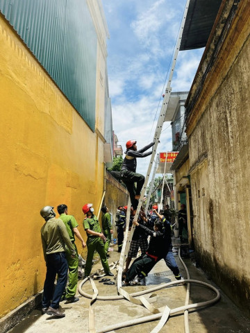 Quảng Trị xảy ra cháy lớn tại căn nhà dân 3 tầng