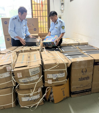 Kiên Giang phát hiện số lượng lớn hàng hóa có dấu hiệu nhập lậu gồm sữa dinh dưỡng, nước tăng lực,...