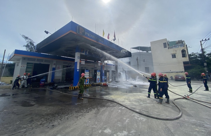 Bình Định xảy ra cháy lớn tại cây xăng ở thành phố Quy Nhơn