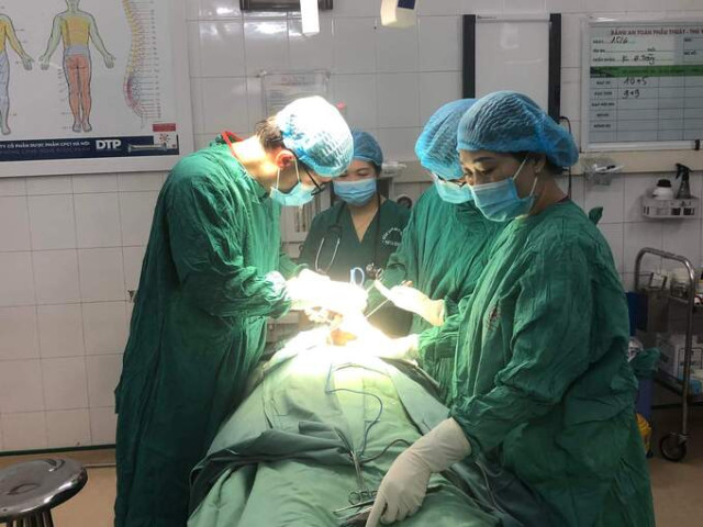 Tuyên Quang phẫu thuật thành công bướu giáp khổng lồ ở vùng cổ cho 1 nữ bệnh nhân