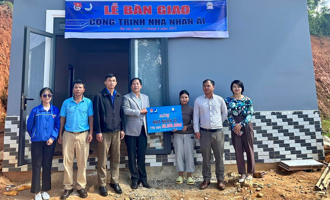 Lâm Đồng trao tặng Nhà nhân ái cho đoàn viên thanh niên có hoàn cảnh khó khăn