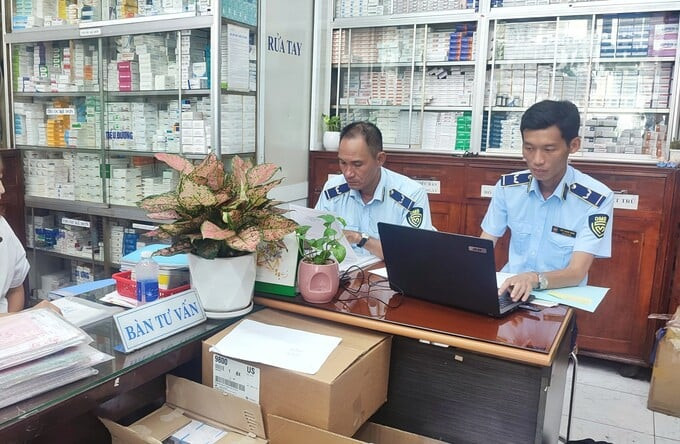 TP. HCM kiểm tra, phát hiện gần 8.000 sản phẩm thuốc tân dược, thực phẩm chức năng không hóa đơn chứng từ tại 3 nhà thuốc