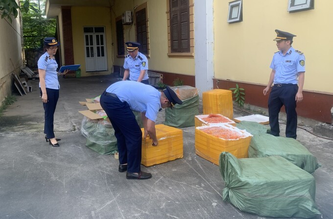 Bắc Ninh phát hiện và tạm giữ 2.940kg thực phẩm là thịt vịt và trứng gà non đông lạnh không rõ nguồn gốc xuất xứ