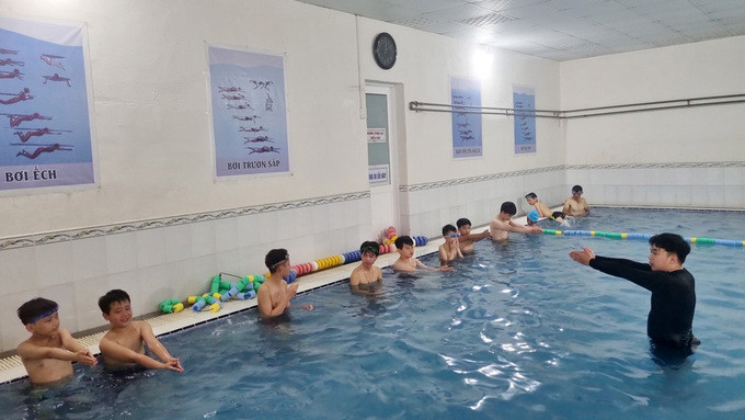 Lâm Đồng: Khai mạc lớp dạy bơi miễn phí cho thiếu nhi có hoàn cảnh khó khăn tại TP Đà Lạt