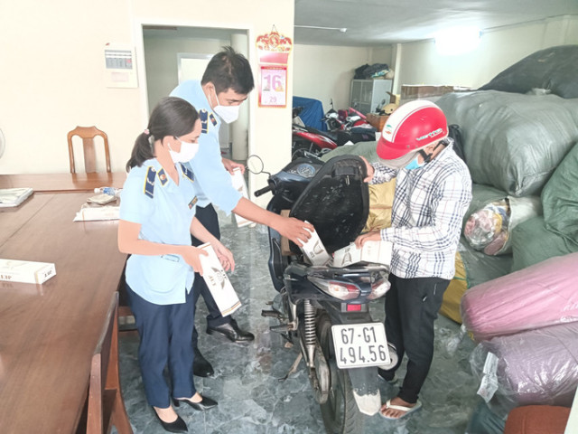 An Giang phát hiện xe máy vận chuyển 250 bao thuốc lá điếu nhập lậu
