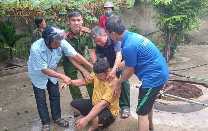 Nghệ An kịp thời cứu sống người đàn ông bị ngạt khí dưới giếng sâu