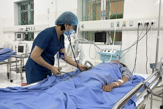 Cao Bằng điều trị cho 1 nam bệnh nhân bị sốc phản vệ do côn trùng đốt