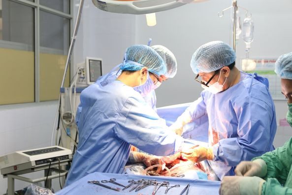 Hải Phòng mổ cấp cứu thành công cứu sống thai nhi suy thai cấp, bệnh nhân đa u xơ tử cung khổng lồ